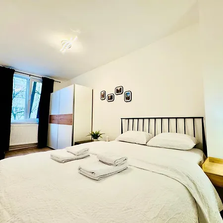 Tres Chic Apartment *