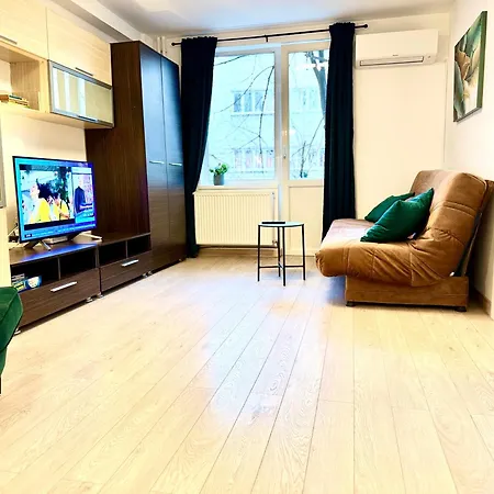 Tres Chic Apartment